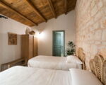 casa-ninetta-blick-ins-grosse-schlafzimmer.jpg