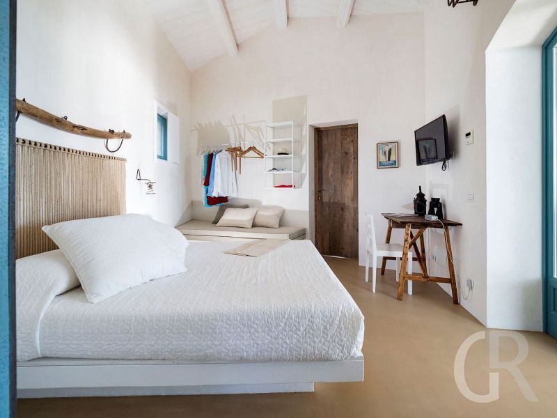 dimora-di-circe-weisses-bett.jpg