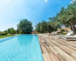 ferienhaus-dimora-pura-pool-mit-liegen.jpg