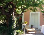 ferienhaus-gelso-eingangsbereich-mit-kleiner-terrasse.jpg