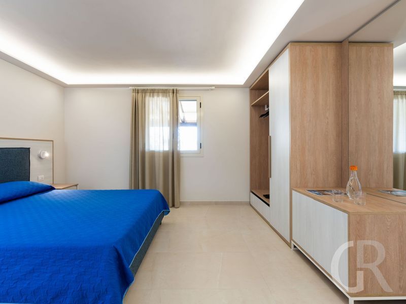 ferienhaus-mare-del-sud-blick-zum-doppelbett.jpg