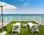 ferienhaus-stella-maris-sonnenliegen-am-meer.jpg