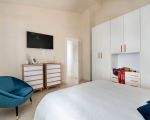 ferienhaus-villa-mora-doppelbett-und-schrank.jpg