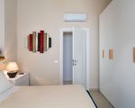 ferienhaus-villa-mora-schlafbereich-mit-bett-und-schrank.jpg