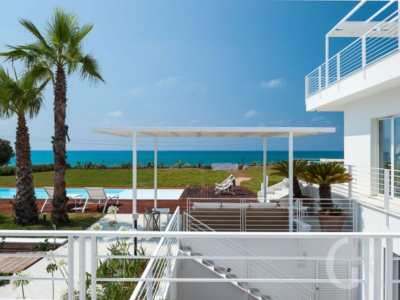 ferienvilla-blumarine-blick-zum-meer.jpg