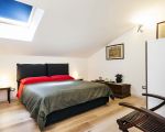 ferienwohnung-alyssa-grosses-bett-im-schlafbereich.jpg
