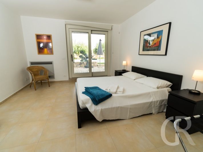 ferienwohnung-antoinella-schlafzimmer-mit-doppelbett.JPG