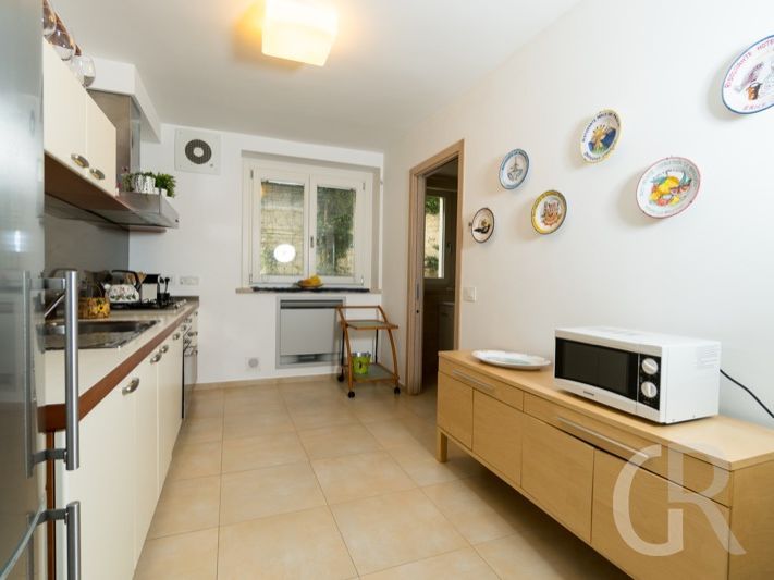 ferienwohnung-antonella-moderne-einbaukueche.JPG