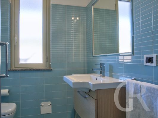 ferienwohnung-cobalto-badezimmer-mit-wschbecken.jpg