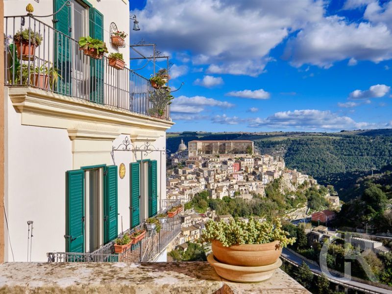 ferienwohnung-cu-viva-blick-auf-ragusa-ibla.jpg