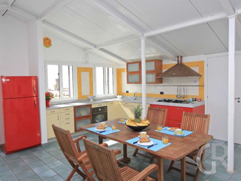 ferienwohnung-dedalo-kueche-mit-essplatz.jpg