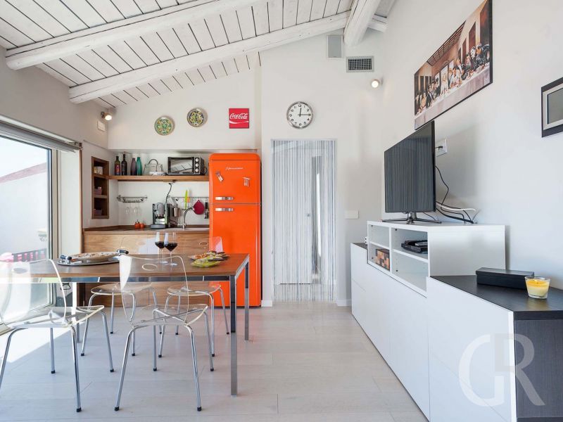 ferienwohnung-essplatz-mit-wohnbereich.jpg