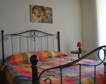 ferienwohnung-ina-schlafzimmer-mit-doppelbett.JPG