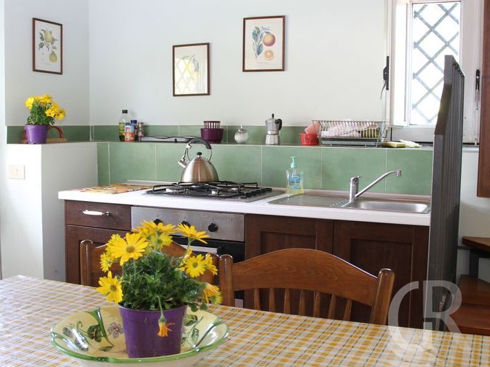 ferienwohnung-limone-kueche-mit-essplatz.JPG