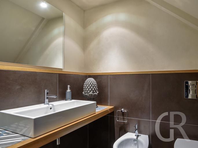 ferienwohnung-platone-bad-mit-waschbecken.jpg