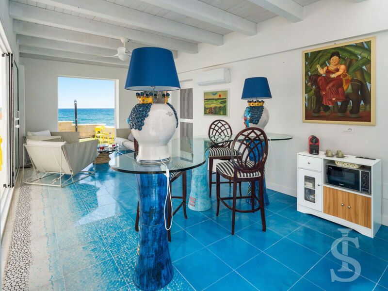 montalbano-suite-wohnzimmer-blick-zum-meer.jpg