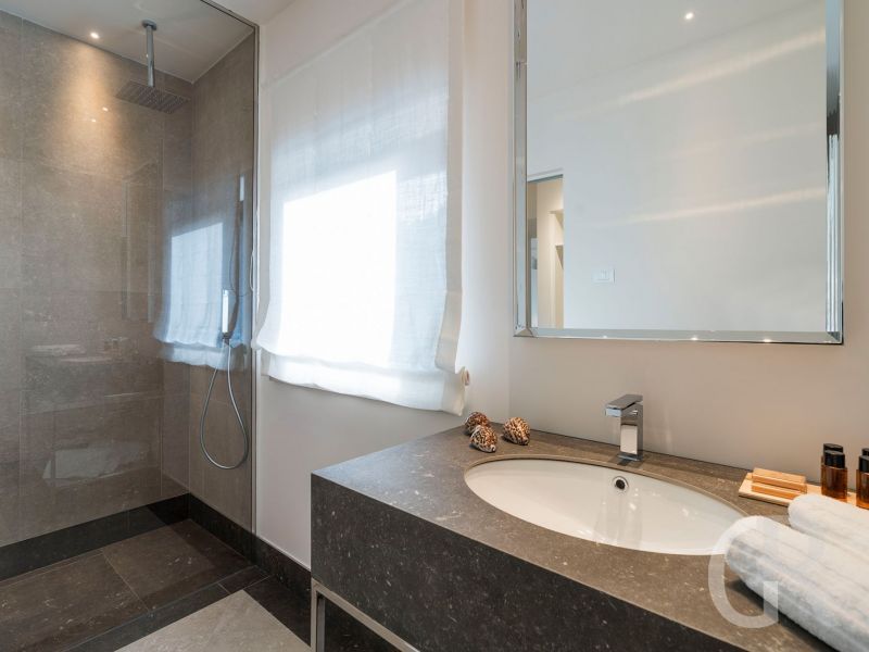 villa-acqua-marina-dusche.jpg