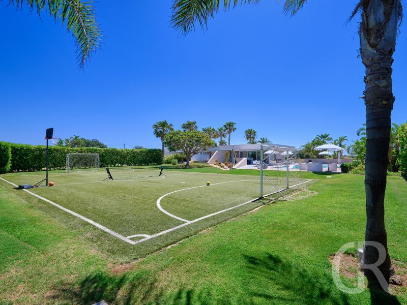 villa-anthea-spielfeld.jpg