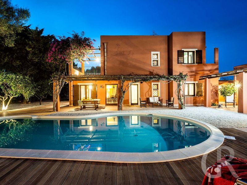 villa-arangea-pool-am-abend.jpg