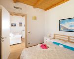 villa-ariel-schlafraum-mit-doppelbett.jpg