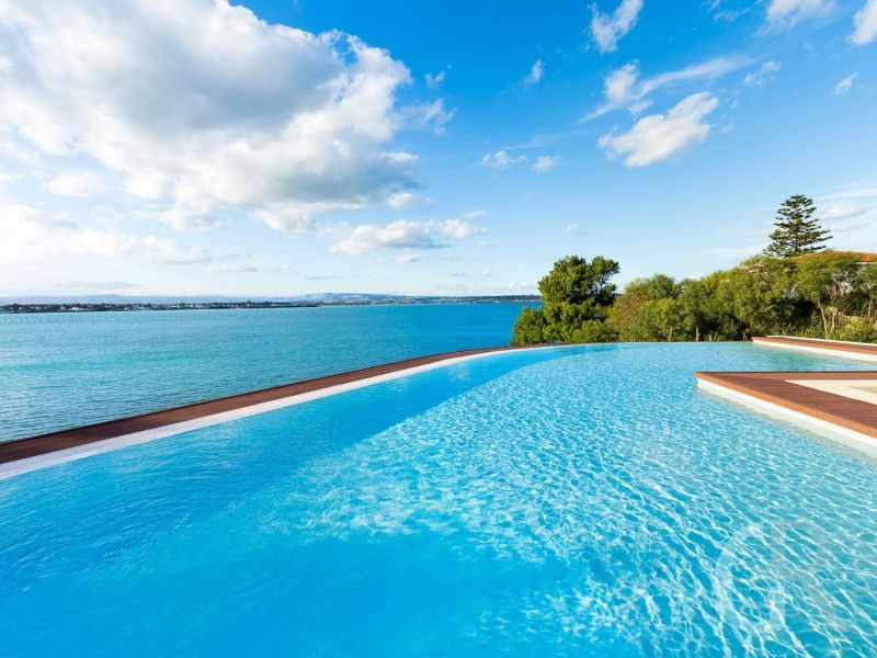 villa-artemare-schwimmbad-am-meer.jpg