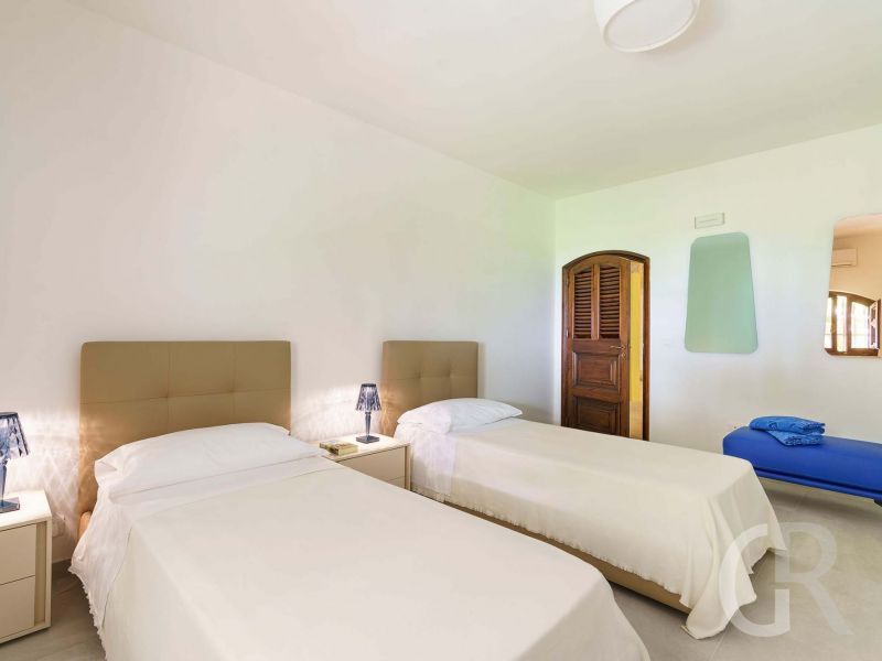 villa-blue-moon-eizelbetten-im-schlafzimmer.jpg