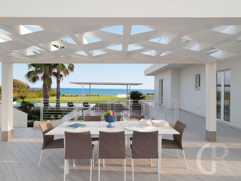 villa-blumarine-esstisch-im-freien.jpg