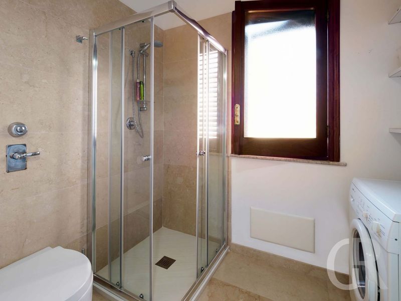 villa-cala-mancina-dusche.jpg