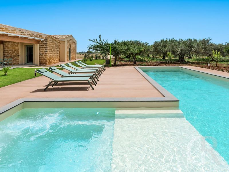 villa-cavale-schwimmbad.jpg