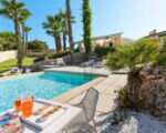villa-del-mito-der-pool-laedt-ein-zum-baden.jpg