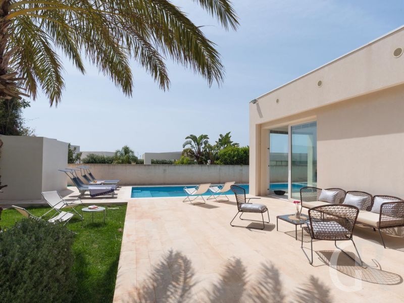 villa-federica-garten-pool-und-terrasse.jpg