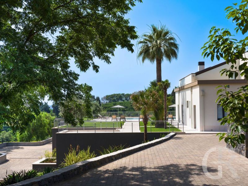 villa-gianos-aussenanlage.jpg