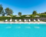 villa-greta-sonnenliegen-am-schwimmbad.jpg