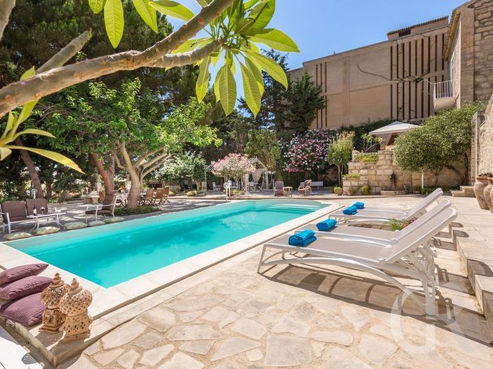 villa-la-forma-schwimmbad-im-garten.jpg