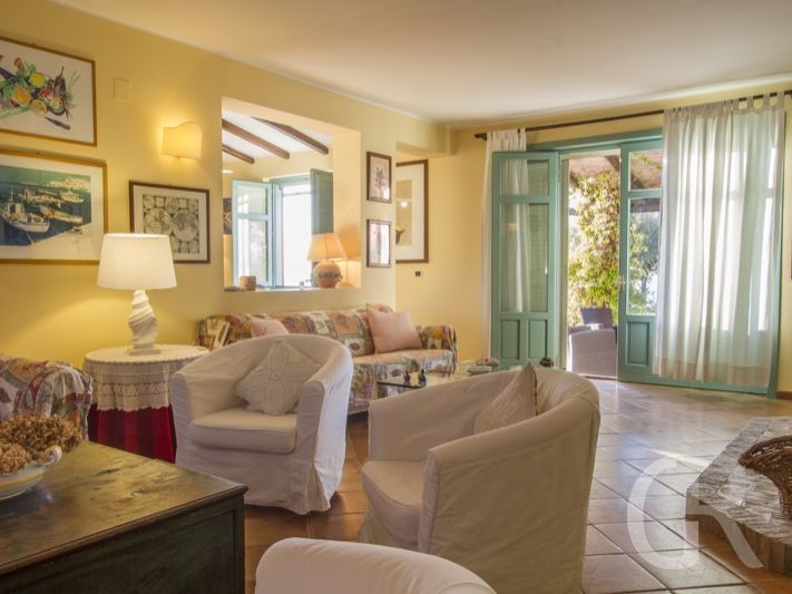 villa-laura-helles-wohnzimmer.jpg
