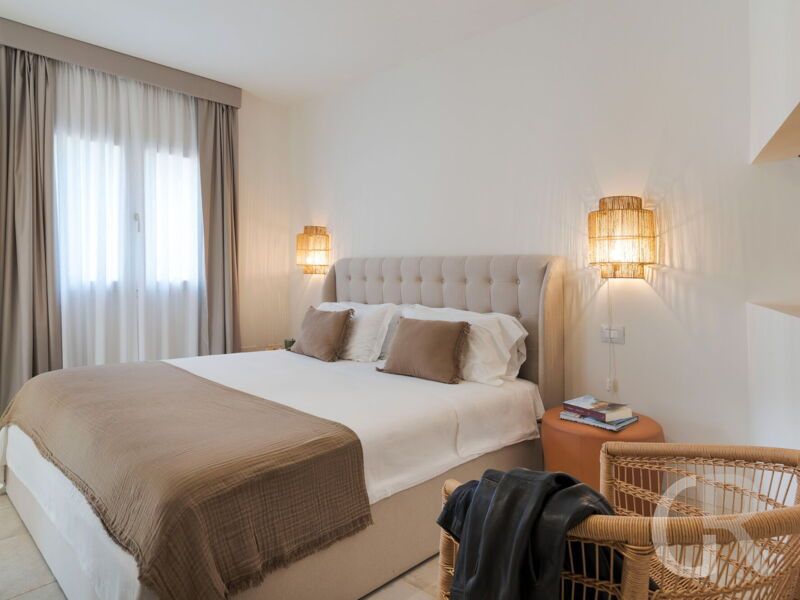 villa-maddalena-schlafbereich-mit-doppelbett.jpg