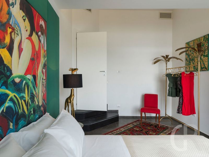 villa-mare-dentro-schlafzimmer-mit-gruener-wand.jpg