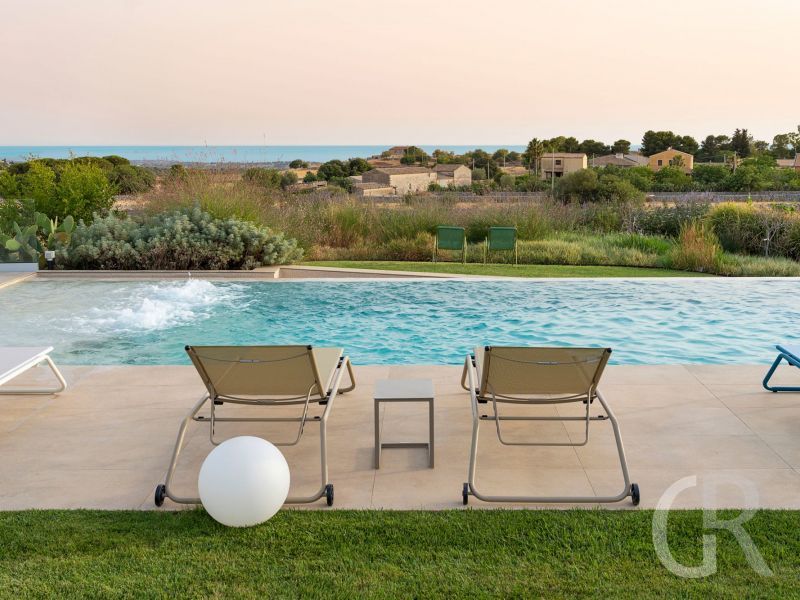 villa-meravilla-am-pool.jpg