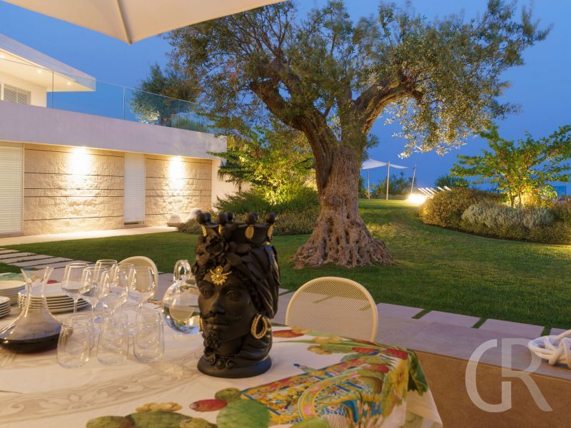 villa-meravilla-beleuchtete-terrasse.jpg