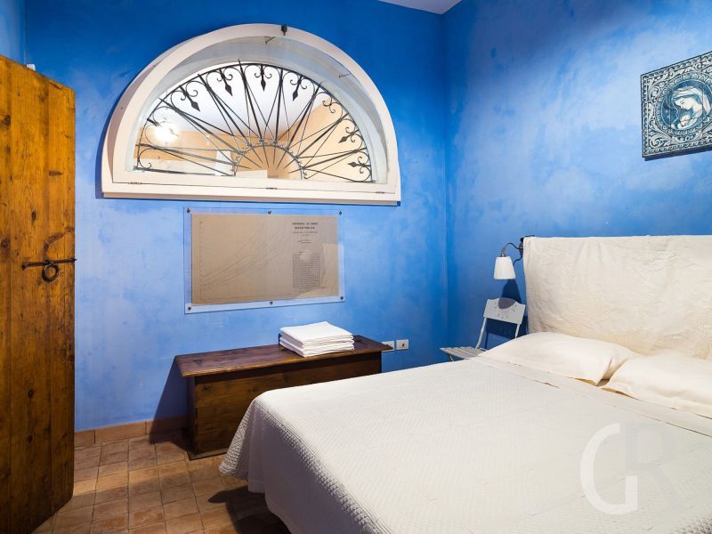villa-mila-doppelbett-und-schrank.jpg