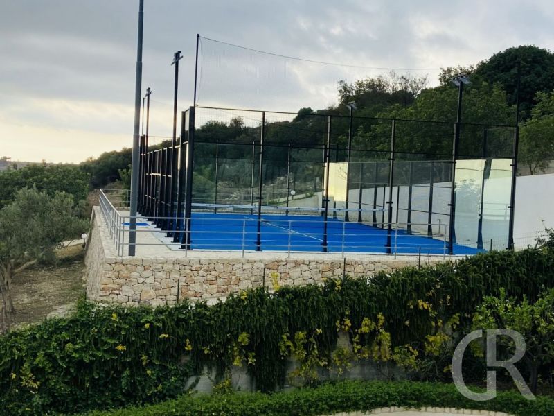 villa-nausica-feld-fuer-padel-tennis.jpeg