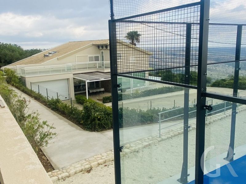 villa-nausica-tennis-padel-feld.jpeg