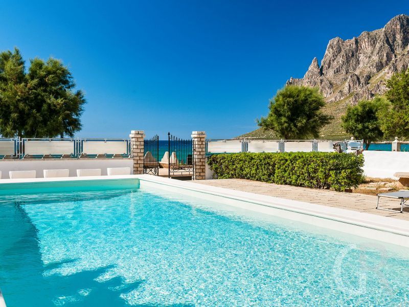 villa-profumo-pool.jpg
