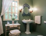 villa-san-ciro-gruenes-badezimmer.jpg