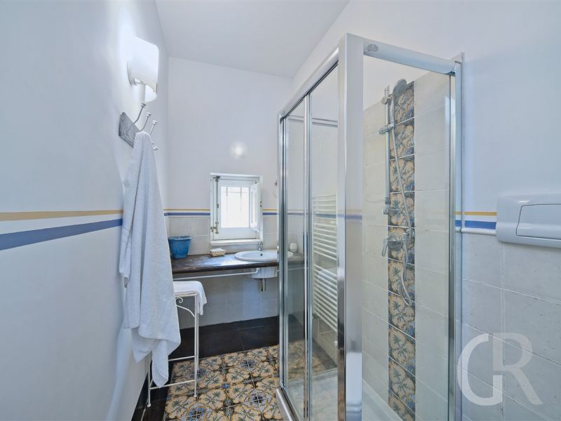 villa-scifazzo-dusche-im-badezimmer.jpg