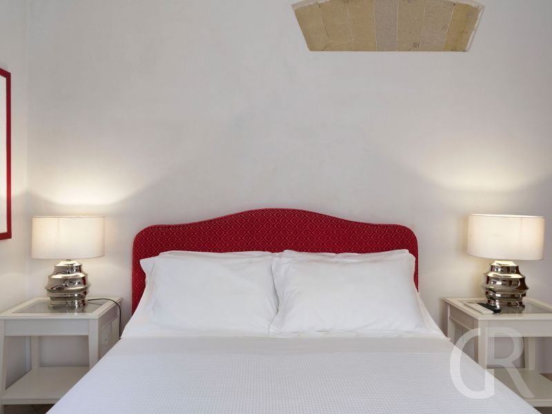 villa-tangi-weisses-bett.jpg