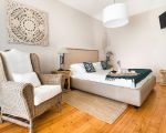 villa-viagrande-doppelbett-im-schlafraum.jpg