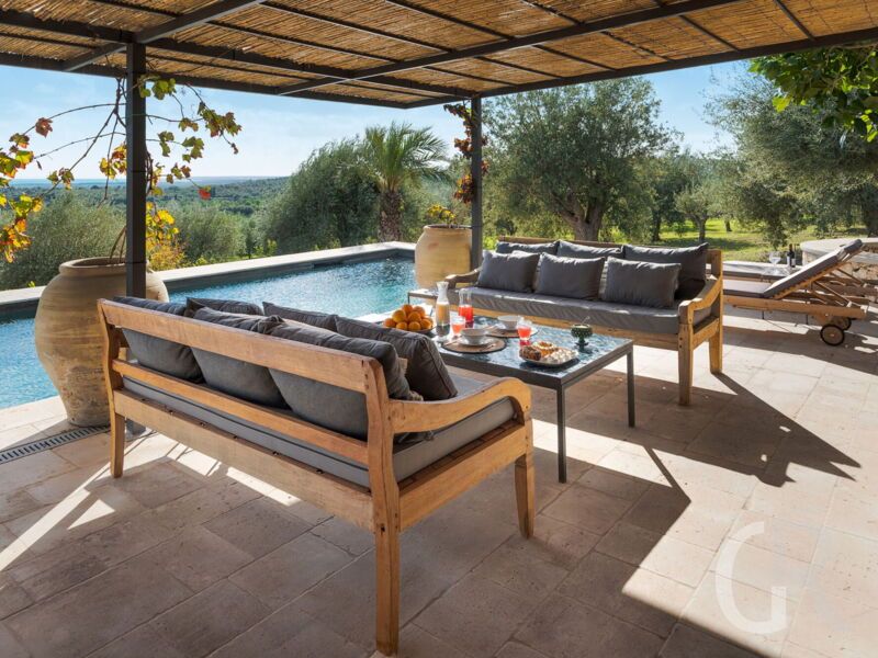 villa-ziguli-bank-auf-der-terrasse.jpg
