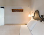 villa-ziguli-weisses-doppelbett.jpg