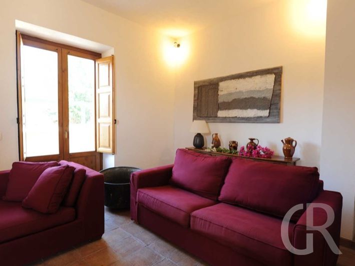 wohnraum-mit-sofa.jpg